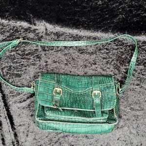 Green Faux Gator Skin Leather Purse Gold Buckles And Magnet Closure